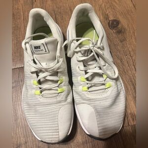 Men’s Nike Shoes (Size 9) (Used - Sold As Is) 👟